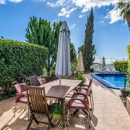 Welcoming House Near With Shared Pool *