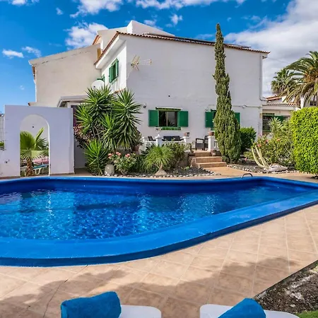 Welcoming House Near With Shared Pool *