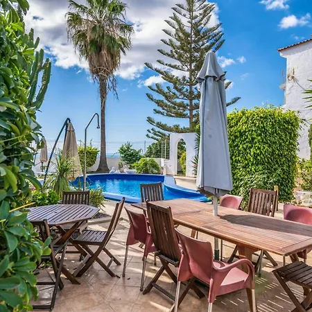 Welcoming House Near With Shared Pool Сasa de vacaciones *