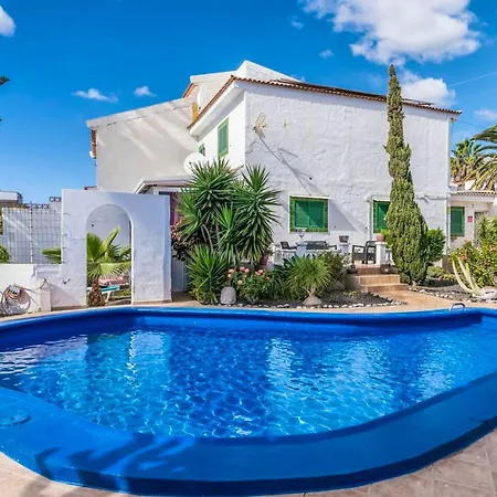 Welcoming House Near With Shared Pool
