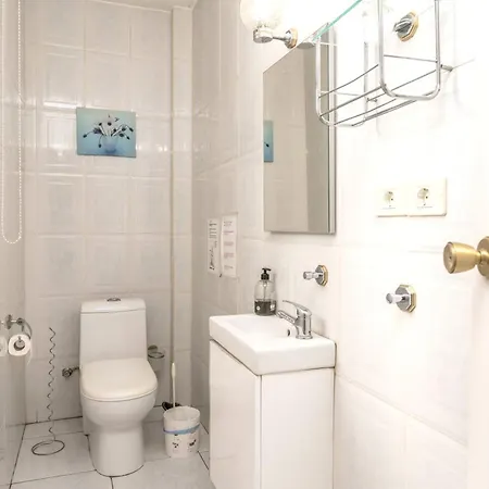 Welcoming House Near With Shared Pool *