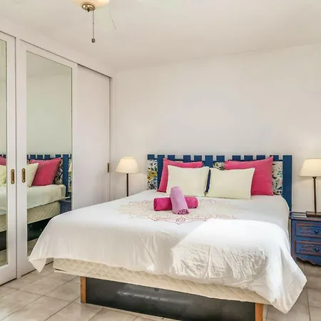 Welcoming House Near With Shared Pool *