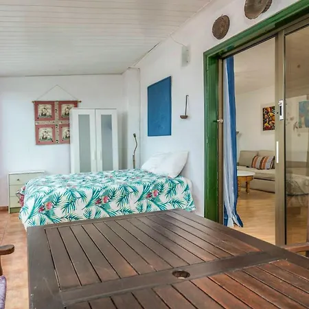 Welcoming House Near With Shared Pool
