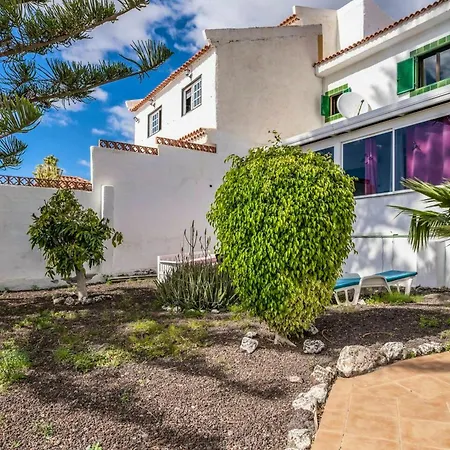 Semesterbostad Welcoming House Near With Shared Pool Oroteanda Baja