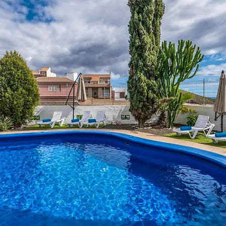 Welcoming House Near With Shared Pool *