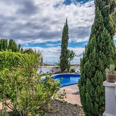 Welcoming House Near With Shared Pool Hébergement de vacances